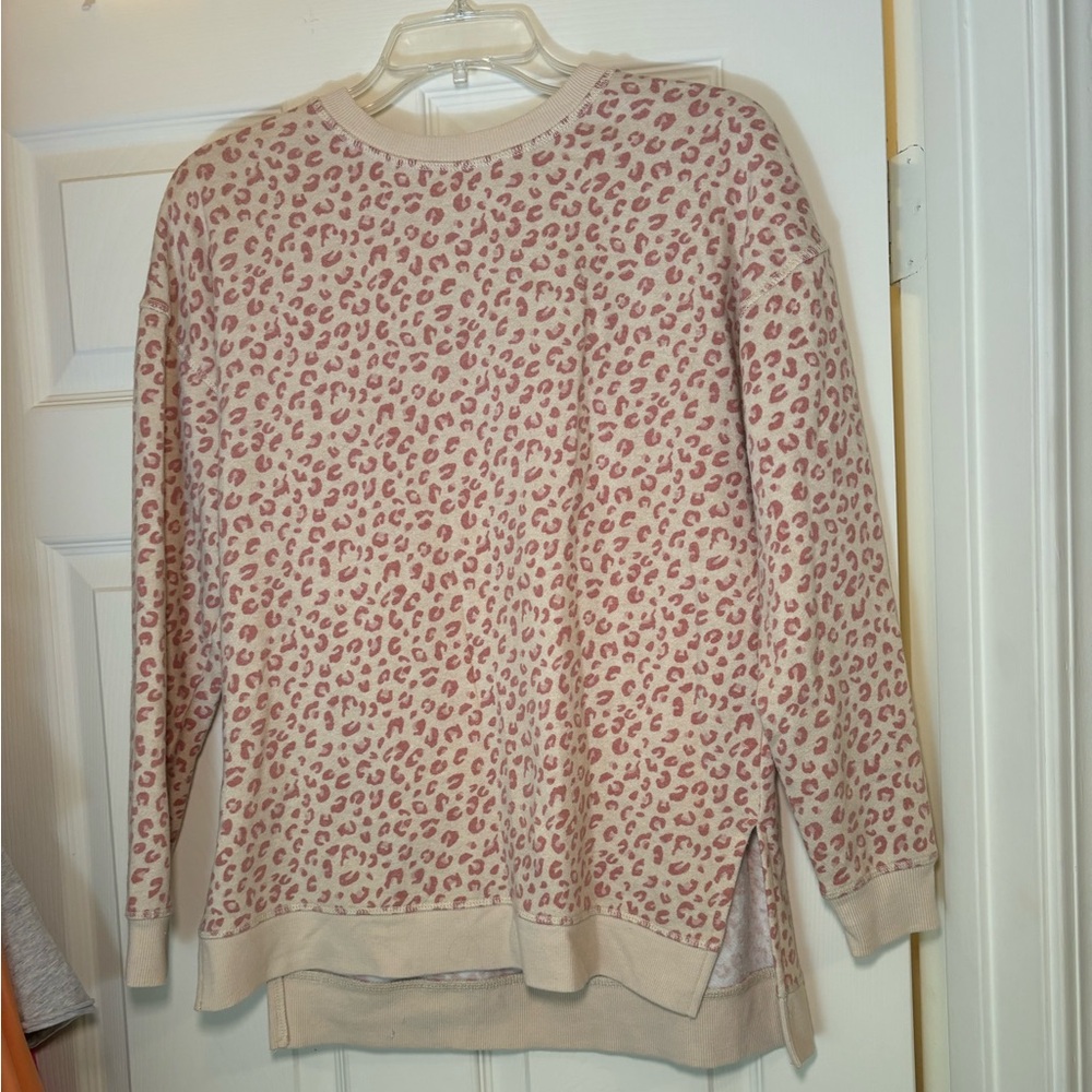 Pink cheeta print cream sweatshirt extra small